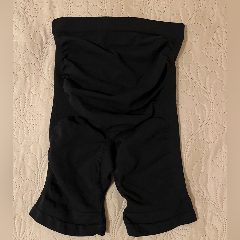 NWOT SKIMS Maternity Sculpting Short Mid Thigh - L/XL